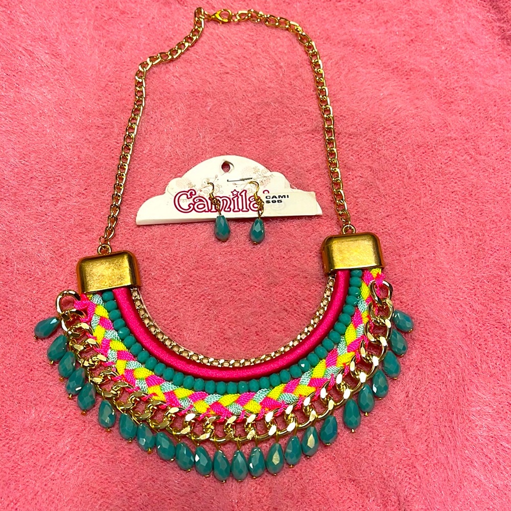 Beautiful Necklace accessories with dangling earrings